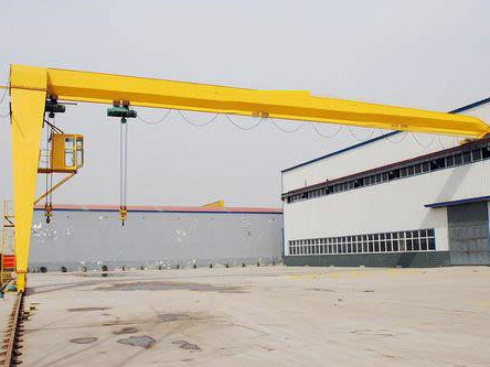 半龍門式起重機